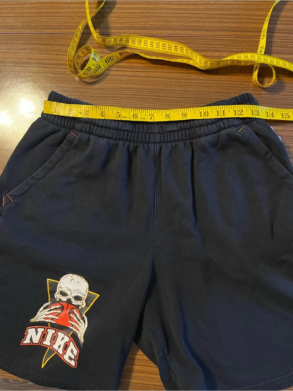 NIKE BOY’S NSW CLUB FRENZY COTTON BASKETBALL SHORTS - SIZE XL